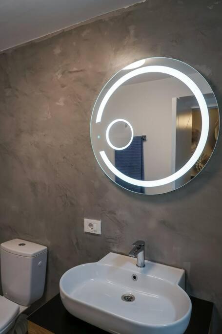The Urban Oasis Appartement Boekarest Buitenkant foto