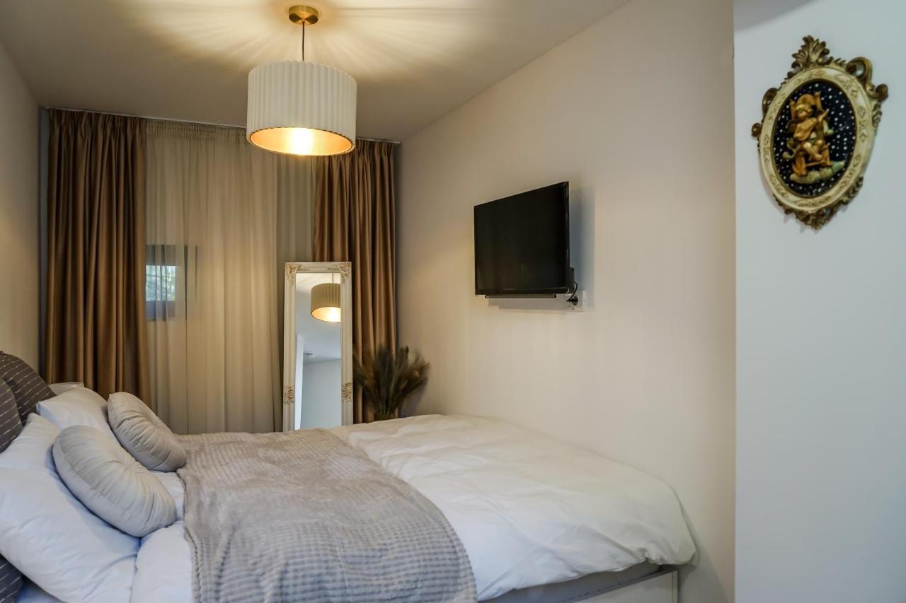 The Urban Oasis Appartement Boekarest Buitenkant foto