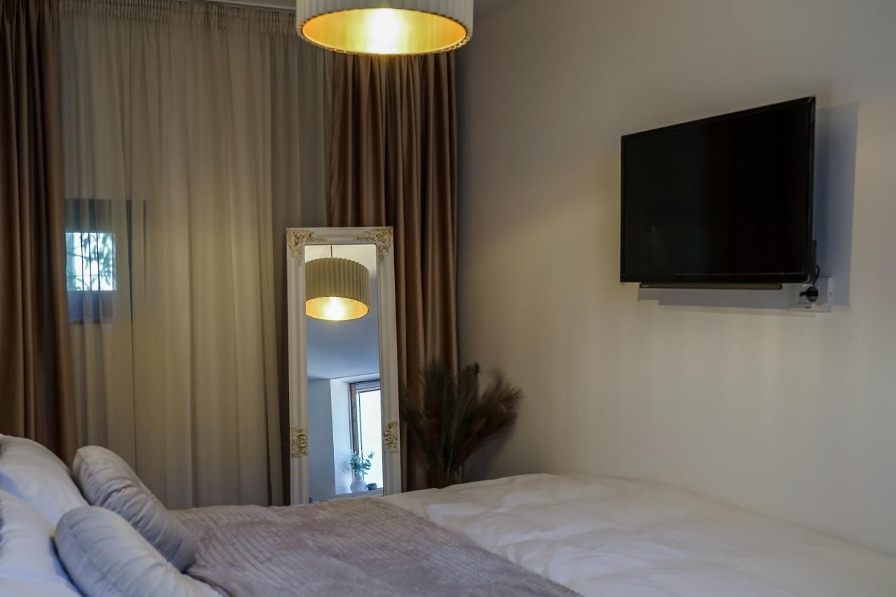 The Urban Oasis Appartement Boekarest Buitenkant foto